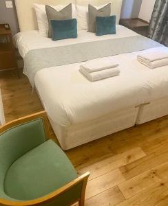 A bed or beds in a room at The Swan Inn 