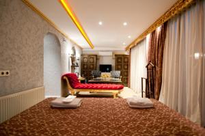 A seating area at Grand Ambiance Hotel