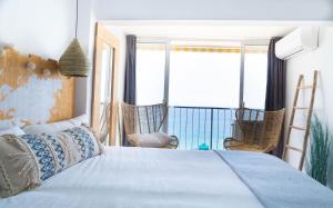 Posteľ alebo postele v izbe v ubytovaní Coconut Beach Boutique Studio