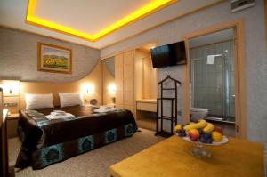 A television and/or entertainment centre at Grand Ambiance Hotel