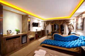 A television and/or entertainment centre at Grand Ambiance Hotel