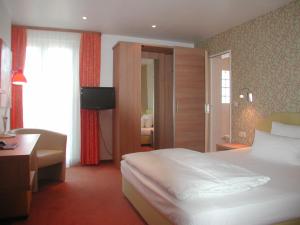 Postel nebo postele na pokoji v ubytování Hotel Alpenblick Garni