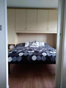 A bed or beds in a room at Bilocale con cucina a 300 m dalle piste