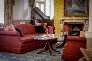 Posezení v ubytování Norfolk Royale Hotel