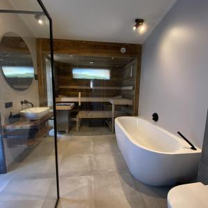 Phòng tắm tại Holidayhouse - Lepelblad 44 Nieuwvliet-Bad