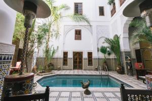 Bazén v ubytování Riad & Spa Esprit Du Maroc nebo v jeho okolí
