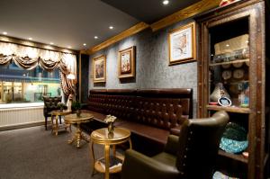 A seating area at Grand Ambiance Hotel
