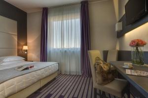 Ein Bett oder Betten in einem Zimmer der Unterkunft Quality Hotel Green Palace