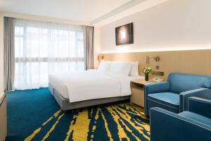 Voodi või voodid majutusasutuse Holiday Inn Golden Mile by IHG toas