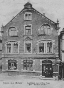 una vecchia foto di un edificio in mattoni di Hotel Reuter a Haiger