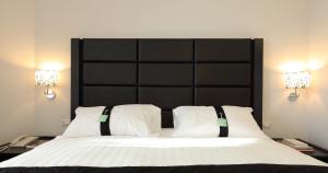 Uma cama ou camas num quarto em Holiday Inn Genoa City by IHG