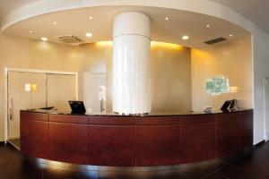 A área de receção ou átrio de Holiday Inn Genoa City by IHG