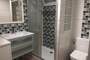 Łazienka w obiekcie APARTAMENTO RINCÓN DE LOIX ( PLAYA DE LEVANTE)