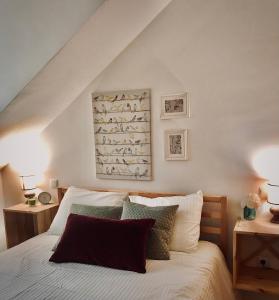 Un pat sau paturi într-o cameră la Confort Nordico Aranjuez con garaje y Netflix