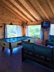 Billiards table sa Hostel Andino