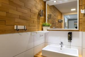 a bathroom with a sink and a mirror at Hotel Post mit Klimaanlage in Neckarsulm