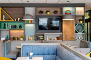 Holiday Inn Bournemouth by IHG的休息区
