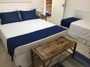 Ein Bett oder Betten in einem Zimmer der Unterkunft Flat Amarilis apto inteiro