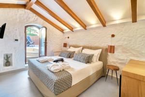 Posteľ alebo postele v izbe v ubytovaní Vista Del Porto Luxury Suites + 37 fotografií