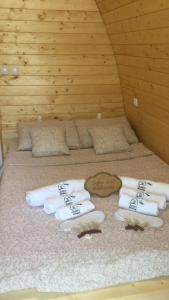 Ένα ή περισσότερα κρεβάτια σε δωμάτιο στο Glamping Jezero