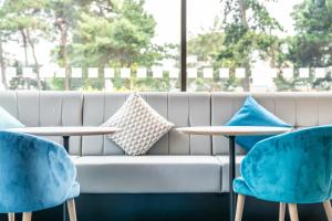 Holiday Inn Bournemouth by IHG的休息区