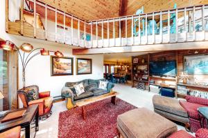 a living room filled with furniture and a wooden ceiling at Appaloosa Retreat in Pagosa Springs