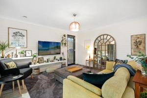 Χώρος καθιστικού στο The Snug Premium 1BR Self Contained Apartment FREE Netflix
