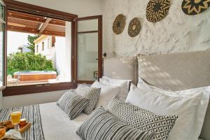 Posteľ alebo postele v izbe v ubytovaní Vista Del Porto Luxury Suites