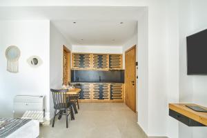 Televízia a/alebo spoločenská miestnosť v ubytovaní Vista Del Porto Luxury Suites