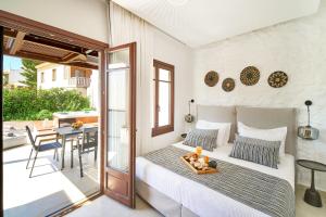 Posteľ alebo postele v izbe v ubytovaní Vista Del Porto Luxury Suites