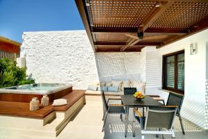 Posedenie v ubytovaní Vista Del Porto Luxury Suites