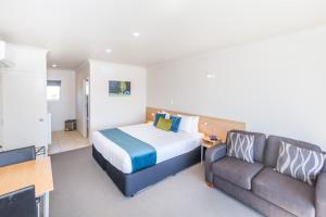 Ein Bett oder Betten in einem Zimmer der Unterkunft Taylors Motel