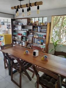 Příslušenství pro přípravu čaje a kávy v ubytování Downtown Hostel Chetumal