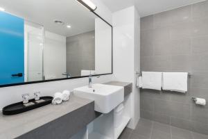 Thornton Executive Hotel的一间浴室
