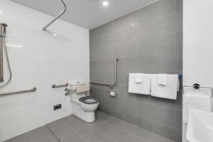 Thornton Executive Hotel的一间浴室