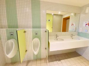 Bilik mandi di Hey Bear Capsule Hotel