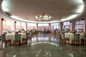 Restoran või mõni muu söögikoht majutusasutuses Hotel Le Tegnue