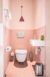 
a bathroom with a sink, toilet and bathtub at Hotel Helka in Helsinki
