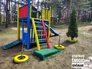 Area giochi per bambini di Apartmani Smigic Divcibare