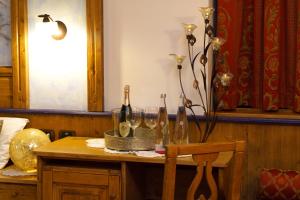 a table with champagne bottles and glasses on it at Hotel il Caminetto Sport in Canazei