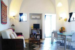 Μια τηλεόραση ή/και κέντρο ψυχαγωγίας στο Dammusi & Relax