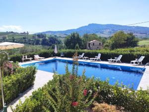 The swimming pool at or close to Le Vigne di Clementina Fabi