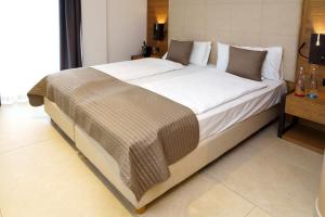 Postel nebo postele na pokoji v ubytování Hotel Bellevue