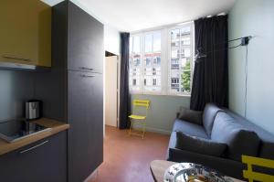 Kuchyň nebo kuchyňský kout v ubytování Hôtel Helzear Montparnasse