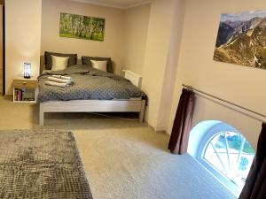 Posteľ alebo postele v izbe v ubytovaní Apartamenty W Brzozowym Gaju