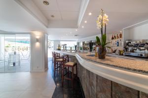 The lounge or bar area at Reverence Life Hotel - Adults Only