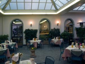 A restaurant or other place to eat at Hotel Verdi Boutique Hotel