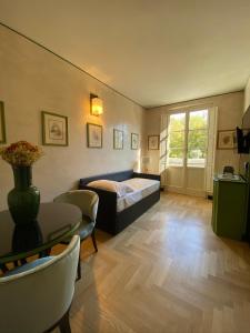 A bed or beds in a room at Hotel Verdi Boutique Hotel