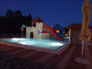 Bazén v ubytování Termál Hotel Vesta nebo v jeho okolí