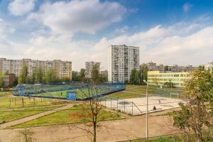 a park in a city with buildings in the background at Квартира по адресу Приозерная 8 Б Оболонь in Kyiv
